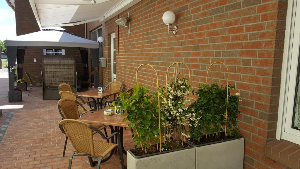 Hotel Drostenhof garni Esens Buitenkant foto