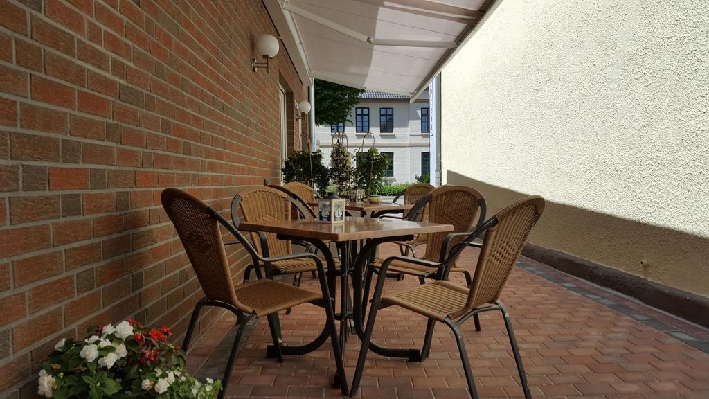 Hotel Drostenhof garni Esens Buitenkant foto